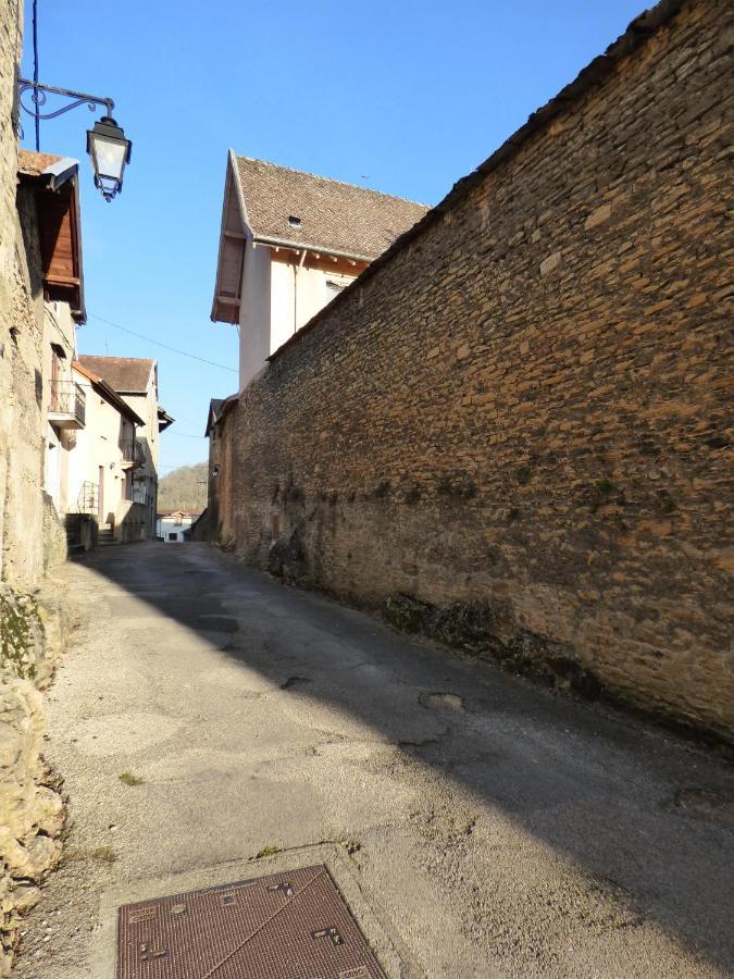 Ferienwohnung La Cour De Crémieu Exterior foto